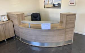 Modular Light Walnut Reception Unit – With 2x 3 draw pedestals