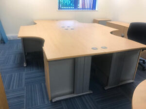 Used set of 4 ergo desks with mobile drawers