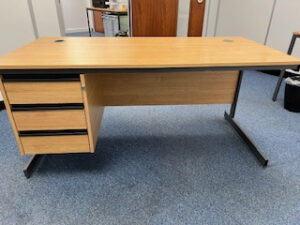 USED STRAIGHT DESKS WITH FIXED PEDESTAL